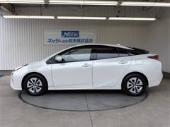 プリウス A