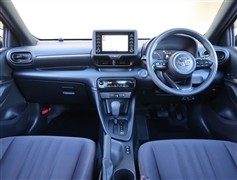 ヤリス ハイブリッド X