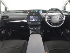 プリウス S セーフティプラス 2