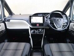 ノア ハイブリッド Si WxB3