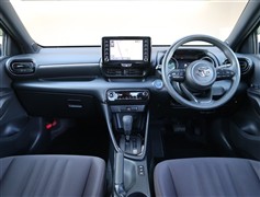 ヤリス ハイブリッド G