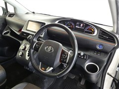 シエンタ HEV G クエロ