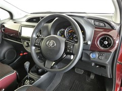 ヴィッツ HEV ジュエラ