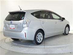 プリウスアルファ S