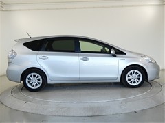 プリウスアルファ S