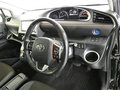 シエンタ HEVファンベースG クエロ