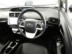 プリウス Sセーフティプラス