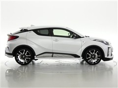 C-HR S GRスポーツ