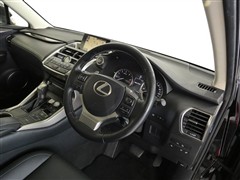 NX200t ア-バン スタイル