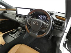 ES300h バージョンL