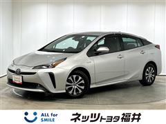 プリウス A E-Four
