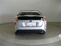 プリウス S