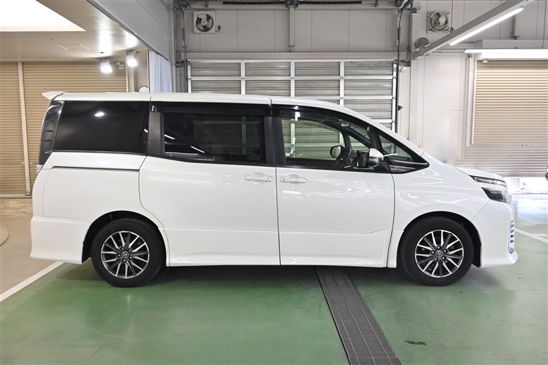 ヴォクシー ZS（445016654001）の中古車 | トヨタ認定中古車 | トヨタ