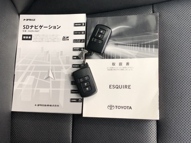 エスクァイアHV Gi 7ニン（447010175992）の中古車 | トヨタ認定中古車 