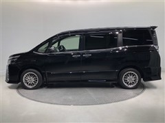 ヴォクシーHV ZSキラメキ3 7ニン