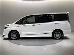 ヴォクシーHV ZSキラメキ2 7ニン