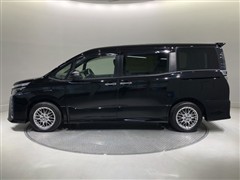 ヴォクシーHV ZSキラメキ3 7ニン