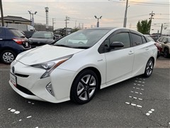 プリウス Sセーフティプラスツートン