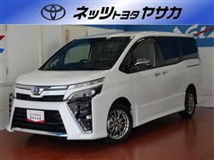 トヨタ　ヴォクシーHV ZSキラメキ3 7ニン