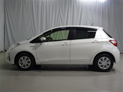 ヴィッツ ハイブリッド ジュエラ