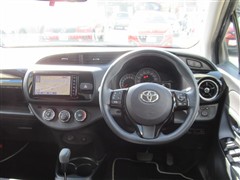 ヴィッツ Fセーフティエディション3