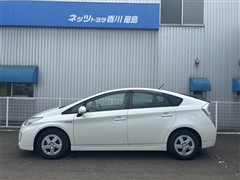プリウス S