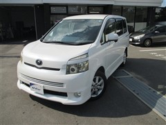 トヨタ　ヴォクシー ZS