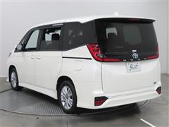 ノア HEV S-G 8ニン