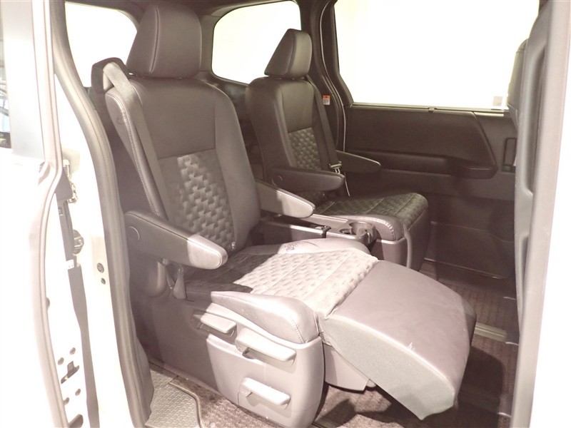 ヴォクシー ハイブリッド S-Z（484011347304）の中古車 | トヨタ認定