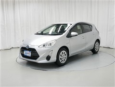 トヨタ　アクア S