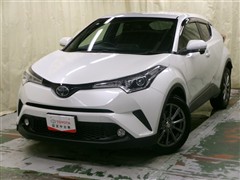 トヨタ　C-HR S-T 4WD