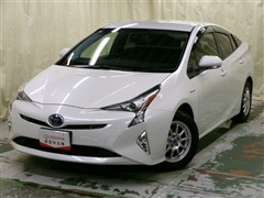 トヨタ プリウス S セーフティ+ 4WD