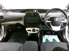 プリウス S セーフティ+ 4WD