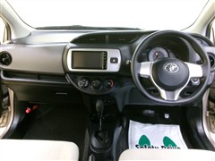 ヴィッツ F 4WD