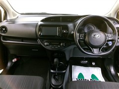 ヴィッツ ハイブリッド F