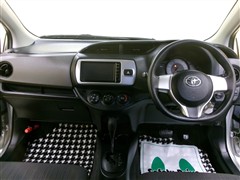 ヴィッツ F 4WD