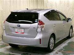 プリウスアルファ S