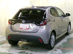 ヤリス ハイブリッド X 4WD
