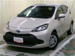 トヨタ　アクア X 4WD