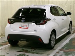 ヤリス ハイブリッド X 4WD