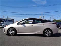 プリウス A