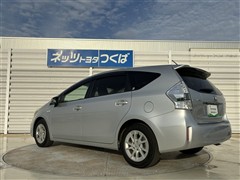 プリウスアルファ S