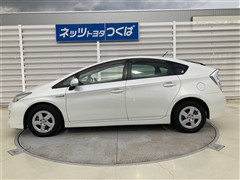 プリウス S