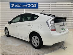プリウス S