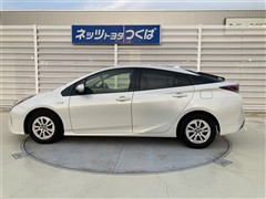 プリウス Sセーフティプラス
