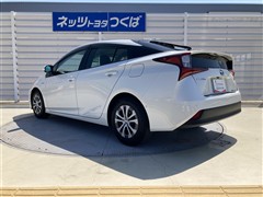 プリウス A