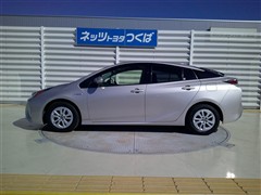 プリウス Sセーフティプラス