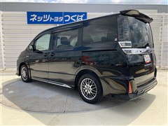ヴォクシーハイブリッドZS