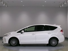 プリウスアルファ S