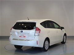 プリウスアルファ S